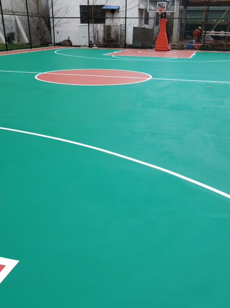 江永 球场长期使用易出现地面开裂